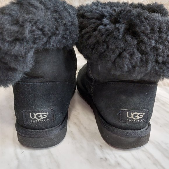 UGG Australia 5803 Bailey Button Women's Black Suede Boots Siz 6 - Picture 9 of 10